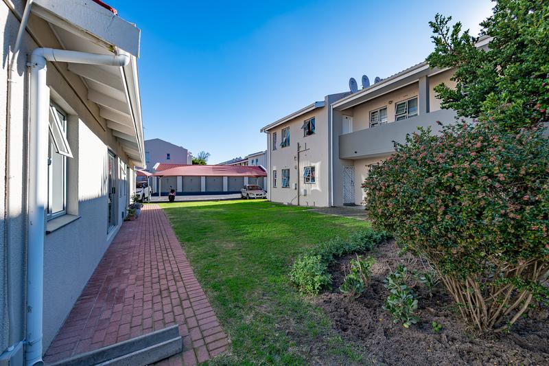 1 Bedroom Property for Sale in Oakglen Western Cape